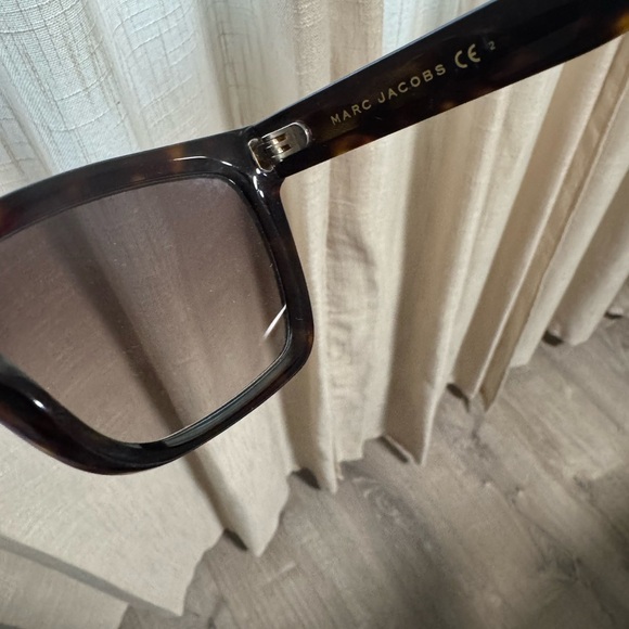 Marc Jacobs Sunglasses - Picture 4 of 8